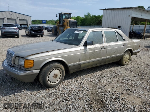 1986 Mercedes-Benz 420 Series 420SEL with VIN WDBCA35D6GA224335, listed as a Copart auction lot 53899235 with 194,582 mi miles and Clean Title. Bid and sale history available at carsss.com. Image 1.