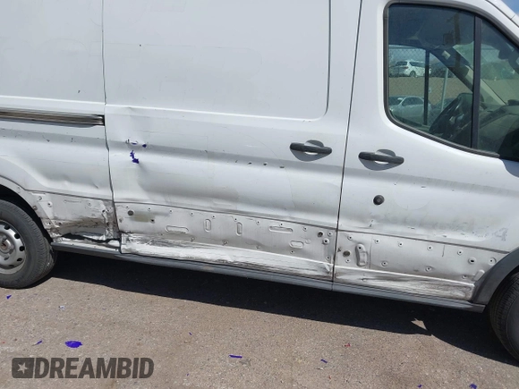 2016 Ford Transit Cargo z VIN 1FTYR2CG7GKB54149, wystawiony jako IAAI lot #41631962 z przebiegiem 151 824 mil mil oraz . Historia ofert i sprzedaży dostępna na DreamBid. Obrazek 6.