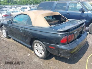 1998 Ford Mustang GT z VIN 1FAFP45X3WF150280, wystawiony jako IAAI lot #42586360 z przebiegiem 101 735 mil mil oraz . Historia ofert i sprzedaży dostępna na DreamBid. Obrazek 3.