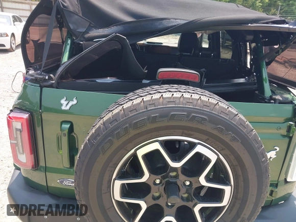 2024 Ford Bronco Outer Banks z VIN 1FMEE8BPXRLA06492, wystawiony jako IAAI lot #42365356 z przebiegiem 17 565 mil mil oraz . Historia ofert i sprzedaży dostępna na DreamBid. Obrazek 6.
