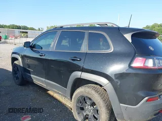 2019 Jeep Cherokee Trailhawk with VIN 1C4PJMBX3KD483895, listed as a IAAI auction lot 42696774 with 122,932 mi miles and . Bid and sale history available at DreamBid. Image 3.