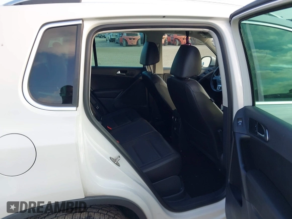 2013 Volkswagen Tiguan SE with VIN WVGAV7AX5DW545202, listed as a IAAI auction lot 42318584 with 91,556 mi miles and . Bid and sale history available at DreamBid. Image 8.