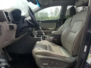 2019 Kia Sportage EX z VIN KNDPNCAC8K7585950, wystawiony jako Copart lot #53893385 z przebiegiem 52 903 mil mil oraz Szkoda całkowita • Salvage title. Historia ofert i sprzedaży dostępna na DreamBid. Obrazek 7.