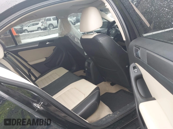 2014 Volkswagen Jetta SEL z VIN 3VWL17AJ6EM428036, wystawiony jako IAAI lot #41716470 z przebiegiem 171 805 mil mil oraz . Historia ofert i sprzedaży dostępna na DreamBid. Obrazek 8.