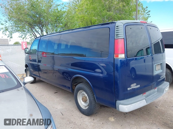 2002 Chevrolet Express with VIN 1GAHG39RX21222715, listed as a IAAI auction lot 42201370 with 107,516 mi miles. Bid and sale history available at carsss.com. Image 3.