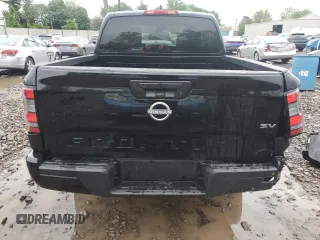 2024 Nissan Frontier SV z VIN 1N6ED1EJ0RN667374, wystawiony jako Copart lot #58184865 z przebiegiem 9 546 mil mil oraz Czysty tytuł • Clean title. Historia ofert i sprzedaży dostępna na DreamBid. Obrazek 6.