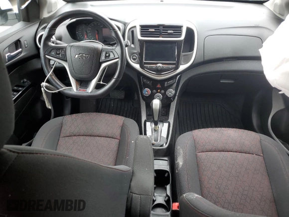 2018 Chevrolet Sonic LT z VIN 1G1JD6SB8J4112882, wystawiony jako Copart lot #50329714 z przebiegiem 92 192 mil mil oraz Szkoda całkowita • Salvage title. Historia ofert i sprzedaży dostępna na DreamBid. Obrazek 8.