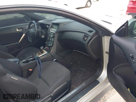 2013 Hyundai Genesis Coupe Premium z VIN KMHHT6KD0DU110084, wystawiony jako IAAI lot #42326661 z przebiegiem 90 233 mil mil oraz . Historia ofert i sprzedaży dostępna na DreamBid. Obrazek 5.