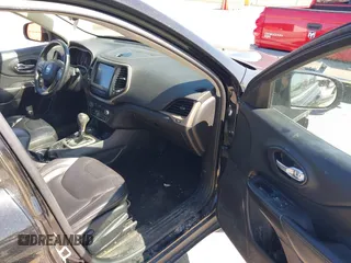 2017 Jeep Cherokee Limited with VIN 1C4PJMDS4HW564127, listed as a IAAI auction lot 41808675 with 144,472 mi miles. Bid and sale history available at carsss.com. Image 5.