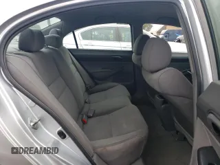 2010 Honda Civic z VIN 19XFA1E39AE028789, wystawiony jako Copart lot #71501844 z przebiegiem 136 429 mil mil oraz Szkoda całkowita • Salvage title. Historia ofert i sprzedaży dostępna na DreamBid. Obrazek 10.