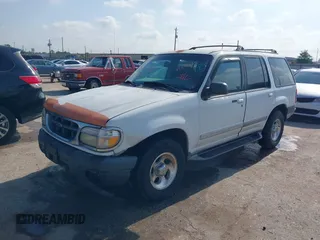 2000 Ford Explorer XLT z VIN 1FMZU63E7YZA06774, wystawiony jako IAAI lot #42240135 z przebiegiem 329 219 mil mil oraz . Historia ofert i sprzedaży dostępna na DreamBid. Obrazek 2.