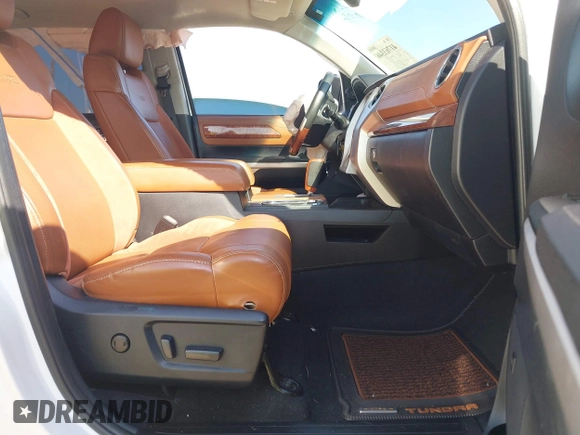 2015 Toyota Tundra Platinum z VIN 5TFGY5F15FX176935, wystawiony jako IAAI lot #41763346 z przebiegiem 150 110 mil mil oraz . Historia ofert i sprzedaży dostępna na DreamBid. Obrazek 5.