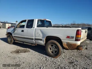 2000 Chevrolet Silverado 1500 LT with VIN 1GCEK19T0YE111021, listed as a Copart auction lot 89134345 with 331,038 mi miles and Salvage Title. Bid and sale history available at carsss.com. Image 2.