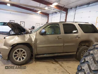2008 GMC Yukon SLT w/4SB with VIN 1GKFK13008R146058, listed as a IAAI auction lot 41320478 with 1 mi miles. Bid and sale history available at carsss.com. Image 13.