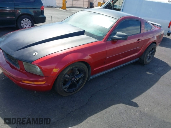 2006 Ford Mustang Standard with VIN 1ZVFT80N765234950, listed as a IAAI auction lot 42036111 with 187,884 mi miles. Bid and sale history available at carsss.com. Image 2.