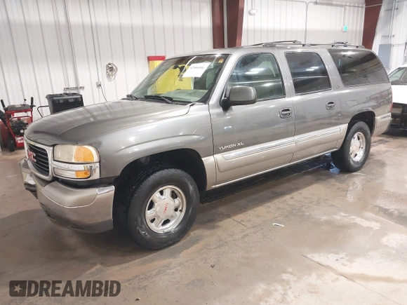 2000 GMC Yukon XL SLT with VIN 3GKFK16T7YG142515, listed as a IAAI auction lot 42044906 with 271,911 mi miles. Bid and sale history available at carsss.com. Image 2.