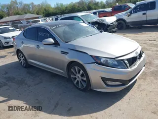 2012 Kia Optima SX z VIN 5XXGR4A61CG079714, wystawiony jako IAAI lot #42155739 z przebiegiem 164 955 mil mil oraz . Historia ofert i sprzedaży dostępna na DreamBid. Obrazek 1.