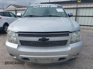 2011 Chevrolet Tahoe LTZ z VIN 1GNSCCE06BR110406, wystawiony jako IAAI lot #41611756 z przebiegiem 162 215 mil mil oraz . Historia ofert i sprzedaży dostępna na DreamBid. Obrazek 12.