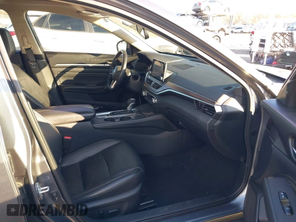 2019 Nissan Altima 2.5 Platinum with VIN 1N4BL4FW1KC174475, listed as a IAAI auction lot 41231692 with 93,048 mi miles. Bid and sale history available at carsss.com. Image 5.