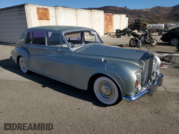 1966 Rolls-Royce Phantom z VIN 5VE47, wystawiony jako Copart lot #81837974 z przebiegiem 82 606 mil mil oraz Tytuł czysty. Historia ofert i sprzedaży dostępna na DreamBid. Obrazek 4.