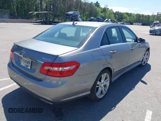 2012 Mercedes-Benz E 350 Luxury z VIN WDDHF8JB6CA537413, wystawiony jako IAAI lot #42312462 z przebiegiem 58 362 mil mil oraz . Historia ofert i sprzedaży dostępna na DreamBid. Obrazek 4.