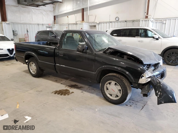 2003 GMC Sonoma SLS with VIN 1GTCS14X938267079, listed as a Copart auction lot 89083215 with 146,335 mi miles and Clean Title. Bid and sale history available at carsss.com. Image 4.
