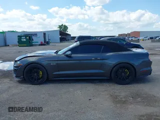 2018 Ford Mustang EcoBoost Premium z VIN 1FATP8UHXJ5115514, wystawiony jako IAAI lot #42438516 z przebiegiem 96 304 mil mil oraz . Historia ofert i sprzedaży dostępna na DreamBid. Obrazek 14.