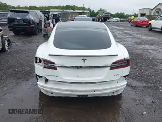 2013 Tesla Model S Performance z VIN 5YJSA1CP9DFP20778, wystawiony jako IAAI lot #42511532 z przebiegiem Nie podano mil oraz . Historia ofert i sprzedaży dostępna na DreamBid. Obrazek 17.