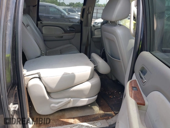 2008 Chevrolet Suburban 3LT z VIN 3GNFC16018G108883, wystawiony jako IAAI lot #42271973 z przebiegiem Nie podano mil oraz . Historia ofert i sprzedaży dostępna na DreamBid. Obrazek 8.
