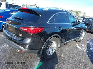 2013 Infiniti FX z VIN JN8CS1MUXDM140215, wystawiony jako IAAI lot #41271039 z przebiegiem 134 887 mil mil oraz . Historia ofert i sprzedaży dostępna na DreamBid. Obrazek 4.