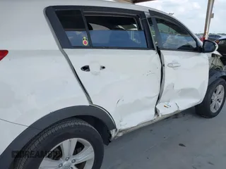 2013 Kia Sportage LX z VIN KNDPB3A2XD7521010, wystawiony jako IAAI lot #42297975 z przebiegiem 134 826 mil mil oraz . Historia ofert i sprzedaży dostępna na DreamBid. Obrazek 6.