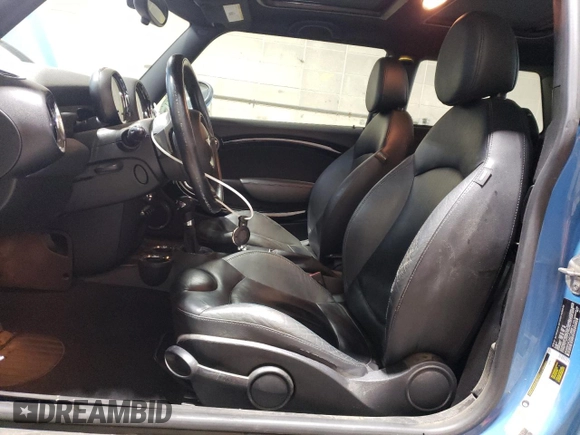 2013 MINI Hardtop S z VIN WMWSV3C54DT388614, wystawiony jako Copart lot #60565225 z przebiegiem 86 138 mil mil oraz Czysty tytuł • Clean title. Historia ofert i sprzedaży dostępna na DreamBid. Obrazek 7.