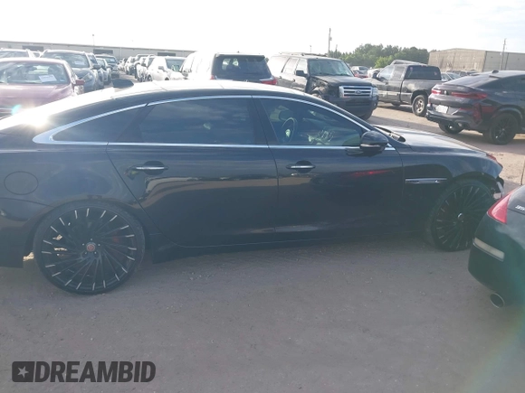 2016 Jaguar XJ Portfolio z VIN SAJWA2G7XG8W02522, wystawiony jako IAAI lot #42648111 z przebiegiem 83 701 mil mil oraz . Historia ofert i sprzedaży dostępna na DreamBid. Obrazek 13.