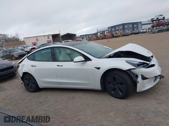 2022 Tesla Model 3 Long Range z VIN 5YJ3E1EB9NF115364, wystawiony jako IAAI lot #41618947 z przebiegiem 58 196 mil mil oraz . Historia ofert i sprzedaży dostępna na DreamBid. Obrazek 12.