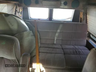 1995 GMC Vandura z VIN 1GDEG25K2SF543904, wystawiony jako Copart lot #68934904 z przebiegiem 949 271 mil mil oraz Szkody całkowita. Historia ofert i sprzedaży dostępna na DreamBid. Obrazek 10.