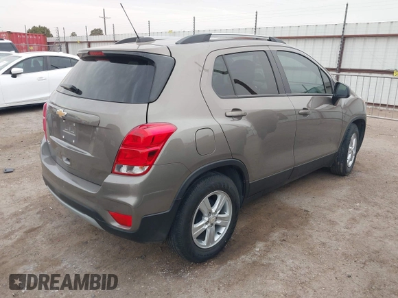 2022 Chevrolet Trax LT with VIN KL7CJLSM2NB563216, listed as a IAAI auction lot 41702010 with 19,937 mi miles. Bid and sale history available at carsss.com. Image 4.
