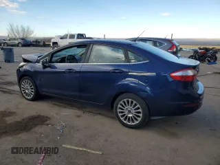 2016 Ford Fiesta Titanium z VIN 3FADP4CJ5GM175110, wystawiony jako Copart lot #89137195 z przebiegiem 129 193 mil mil oraz Szkoda całkowita • Salvage title. Historia ofert i sprzedaży dostępna na DreamBid. Obrazek 2.