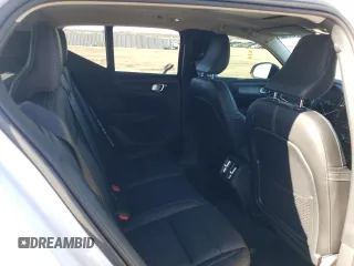 2023 Volvo XC40 Ultimate Dark Theme z VIN YV4L12UX4P2003752, wystawiony jako Copart lot #80270204 z przebiegiem 6194 mil mil oraz Szkody całkowita. Historia ofert i sprzedaży dostępna na DreamBid. Obrazek 12.