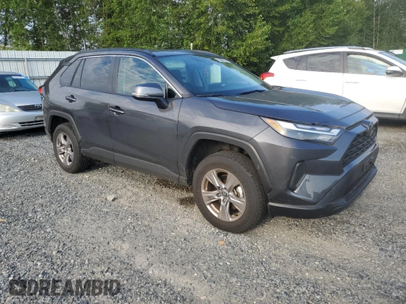 2023 Toyota RAV4 XLE z VIN 2T3P1RFV2PW343773, wystawiony jako Copart lot #62179415 z przebiegiem 10 976 mil mil oraz Czysty tytuł • Clean title. Historia ofert i sprzedaży dostępna na DreamBid. Obrazek 4.
