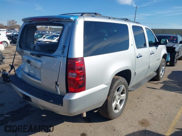 2014 Chevrolet Suburban LT with VIN 1GNSCJE0XER131638, listed as a IAAI auction lot 41305777 with 200,962 mi miles. Bid and sale history available at carsss.com. Image 4.