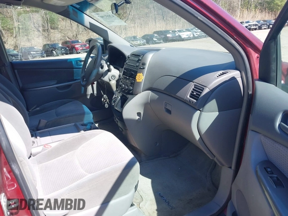2006 Toyota Sienna LE with VIN 5TDBA23C56S057131, listed as a IAAI auction lot 42051907 with 135,950 mi miles. Bid and sale history available at carsss.com. Image 5.