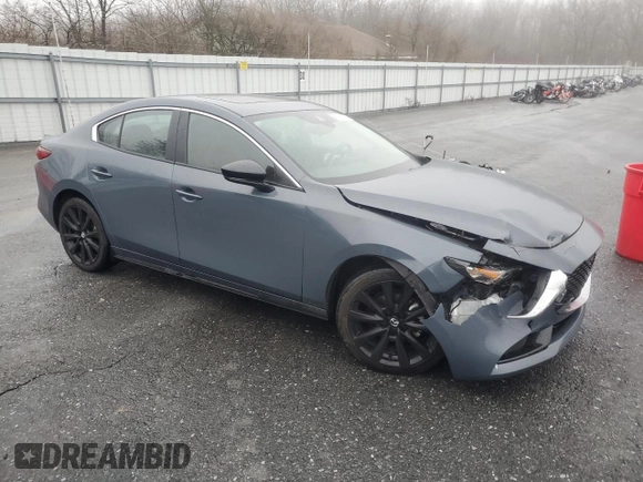 2023 Mazda 3 S Carbon Edition z VIN 3MZBPACM2PM377006, wystawiony jako Copart lot #85168304 z przebiegiem 20 920 mil mil oraz Szkoda całkowita • Salvage title. Historia ofert i sprzedaży dostępna na DreamBid. Obrazek 4.