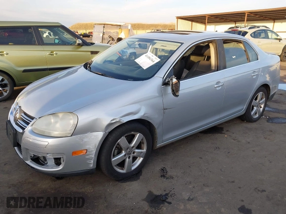 2008 Volkswagen Jetta Sedan SE with VIN 3VWRM71K98M053239, listed as a IAAI auction lot 41084364 with 182,575 mi miles. Bid and sale history available at carsss.com. Image 2.