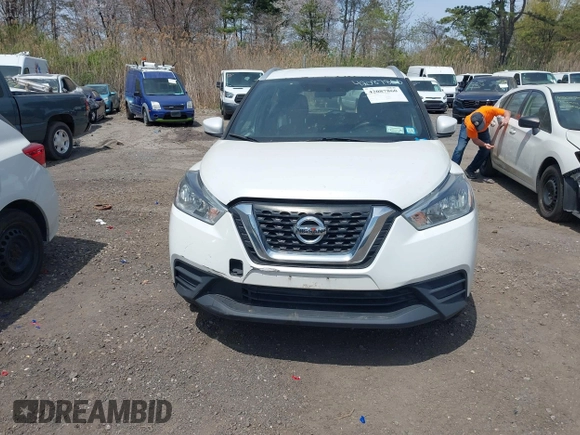 2019 Nissan Kicks S with VIN 3N1CP5CU3KL484582, listed as a IAAI auction lot 42087860 with 136,853 mi miles and . Bid and sale history available at carsss.com. Image 11.