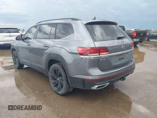 2022 Volkswagen Atlas SE z VIN 1V2JR2CA4NC529787, wystawiony jako IAAI lot #42051211 z przebiegiem 55 787 mil mil oraz . Historia ofert i sprzedaży dostępna na DreamBid. Obrazek 3.