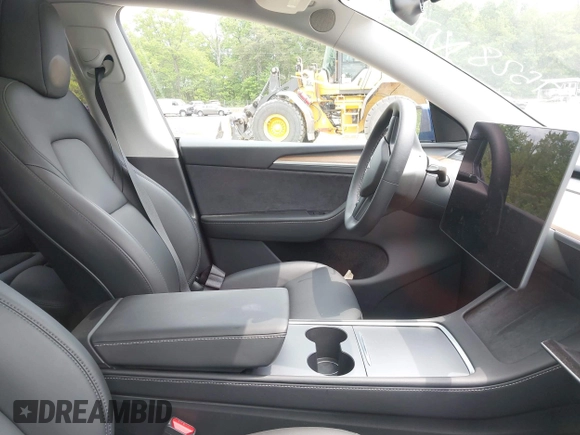 2024 Tesla Model Y Long Range z VIN 7SAYGDEE4RA247532, wystawiony jako IAAI lot #42205480 z przebiegiem 21 273 mil mil oraz . Historia ofert i sprzedaży dostępna na DreamBid. Obrazek 5.