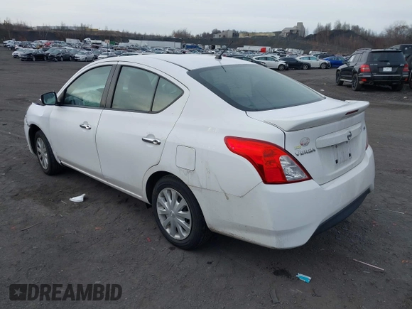 2019 Nissan Versa SV z VIN 3N1CN7AP1KL851669, wystawiony jako IAAI lot #40846171 z przebiegiem 144 652 mil mil oraz . Historia ofert i sprzedaży dostępna na DreamBid. Obrazek 3.