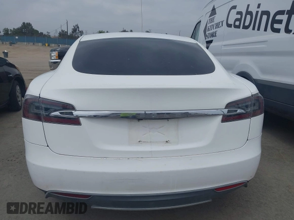 2014 Tesla Model S 60 with VIN 5YJSA1H16EFP32585, listed as a IAAI auction lot 42068925 with 119,561 mi miles and . Bid and sale history available at DreamBid. Image 16.