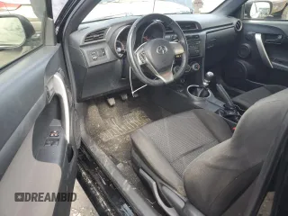 2013 Scion tC z VIN JTKJF5C78D3054796, wystawiony jako Copart lot #46947135 z przebiegiem 133 805 mil mil oraz Szkody całkowita. Historia ofert i sprzedaży dostępna na DreamBid. Obrazek 8.