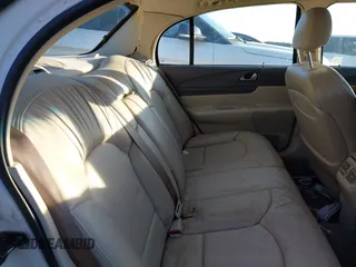 2001 Lincoln Continental with VIN 1LNHM97V71Y670611, listed as a IAAI auction lot 41385621 with 141,714 mi miles. Bid and sale history available at carsss.com. Image 8.
